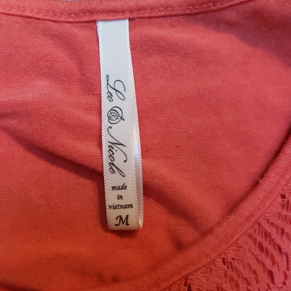 Leo & Nicole coral color short sleeve - Picture 4 of 5